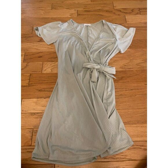 Socialite womens Light Green Wrap Dress With Flutter Sleeves & Waist Tie size L - Picture 1 of 9